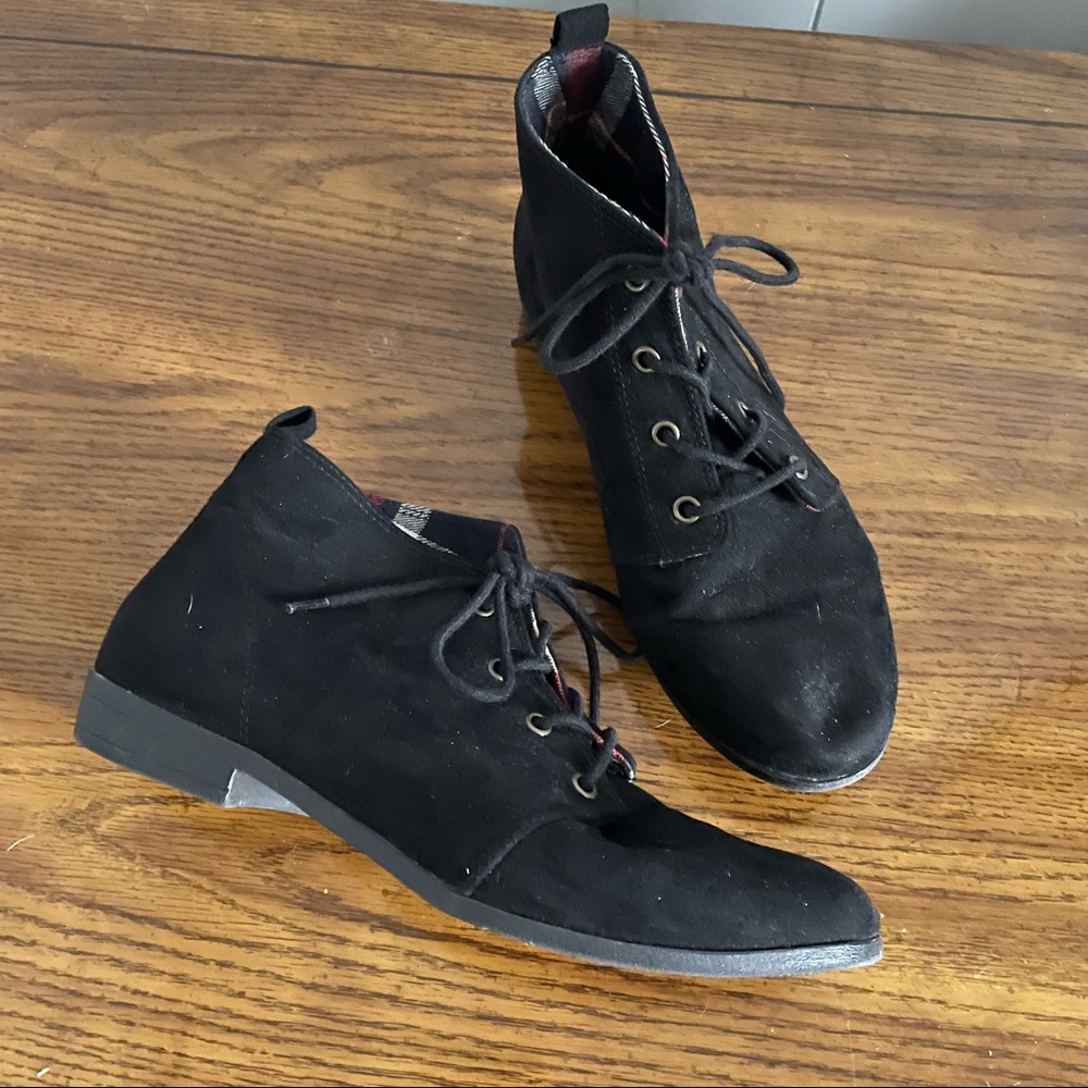 Forever 21 black lace up ankle booties   Sz 8